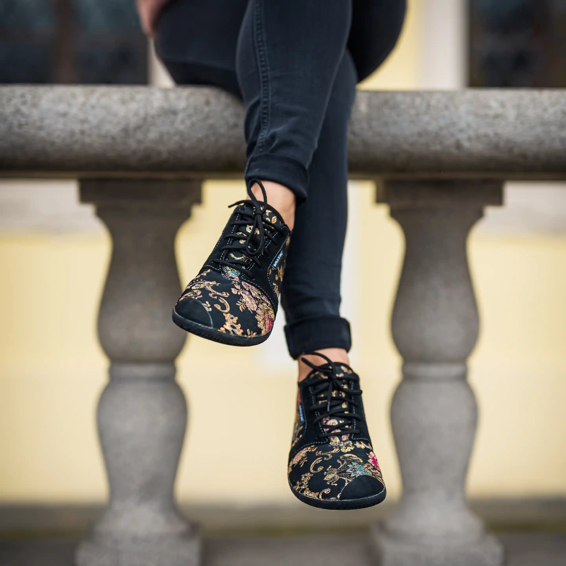 Saltic | Fura Fashion Vegan | Broderad design-sneaker med ExtasyFix®-sula Saltic TJÅKKO