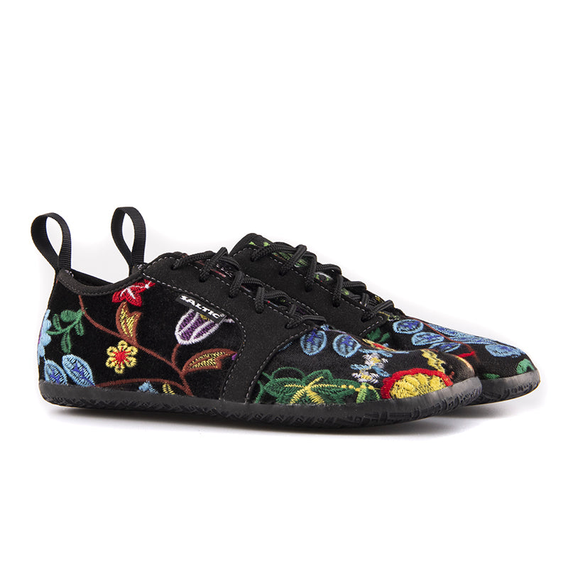 Smart Saltic TJÅKKO Shoes & Adventure