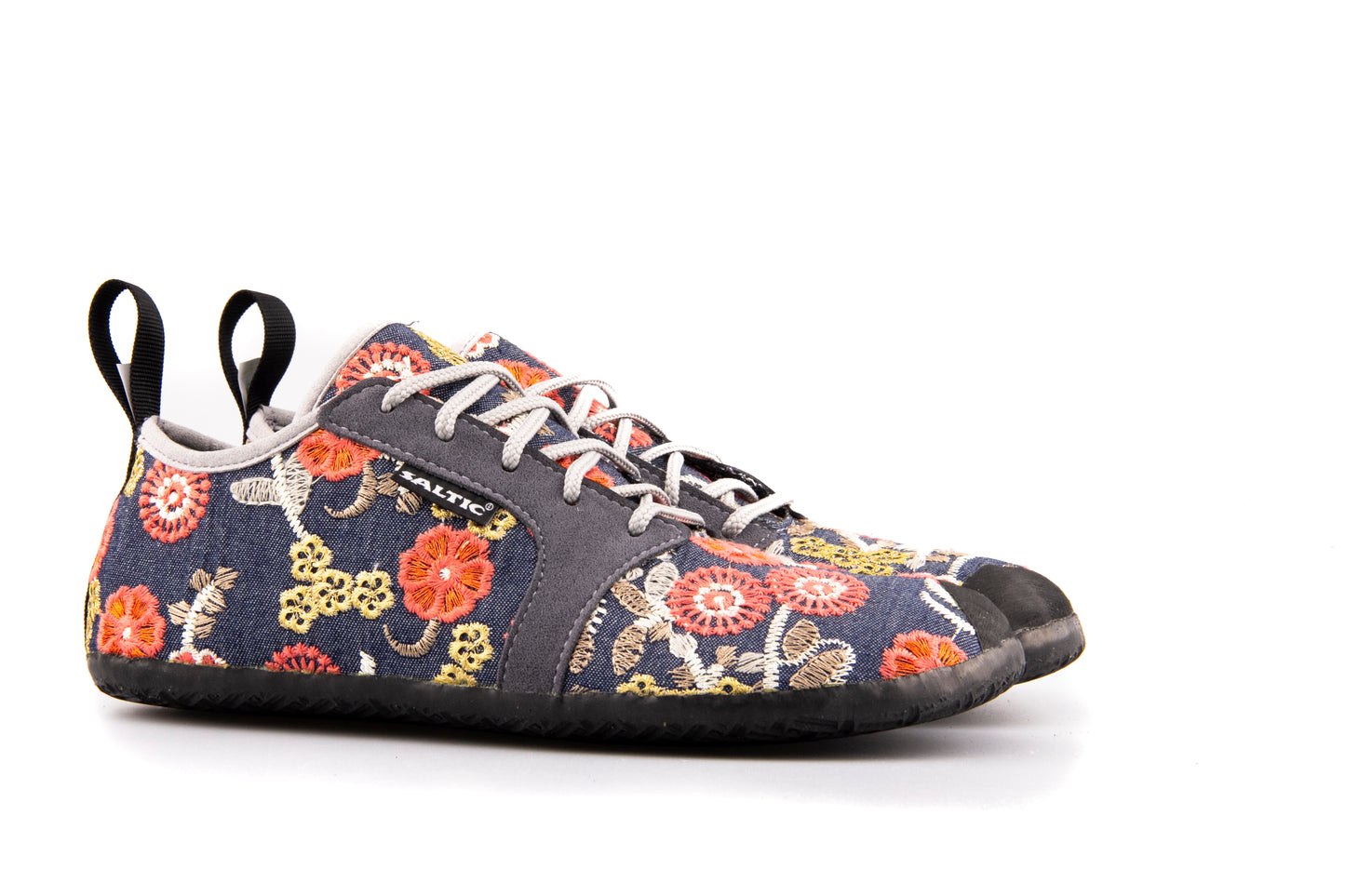 Saltic | Fura Fashion Vegan | Broderad design-sneaker med ExtasyFix®-sula Saltic TJÅKKO