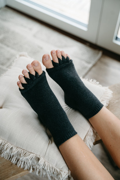 Tåspridarstrumpor ekologiska Oddlysocks TJÅKKO Shoes & Adventure