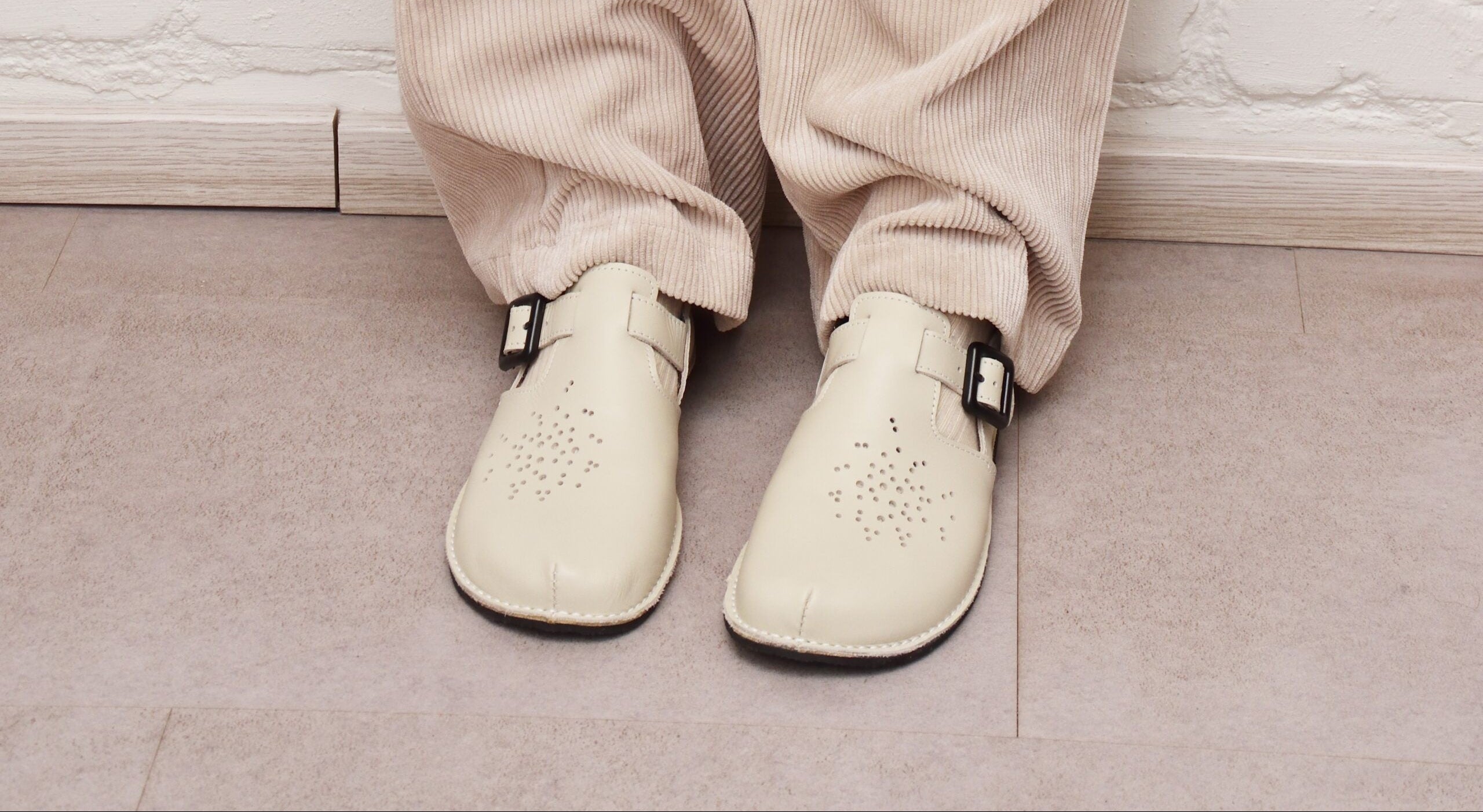 Kuuda Shoes - White