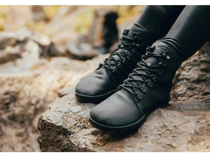 Realfoot Farmer | Svart | Fodrad barfotasko för äventyr året om - TJÅKKO