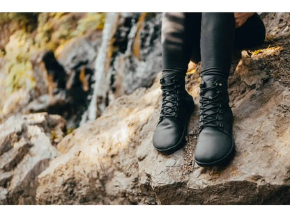 Realfoot Farmer | Svart | Fodrad barfotasko för äventyr året om - TJÅKKO