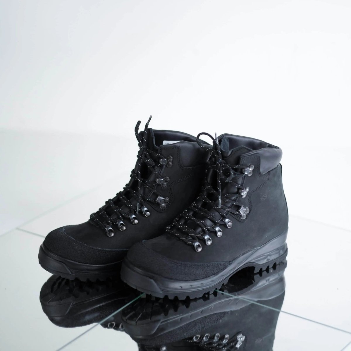 Samelin | TJÅKKO 553P Hiking Boots | Premium vandringskängor med Vibram - sula | Svart - TJÅKKO