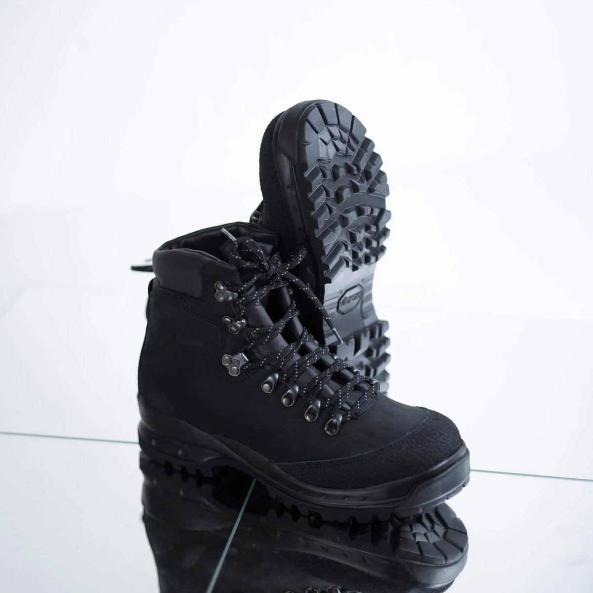 Samelin | TJÅKKO 553P Hiking Boots | Premium vandringskängor med Vibram - sula | Svart - TJÅKKO