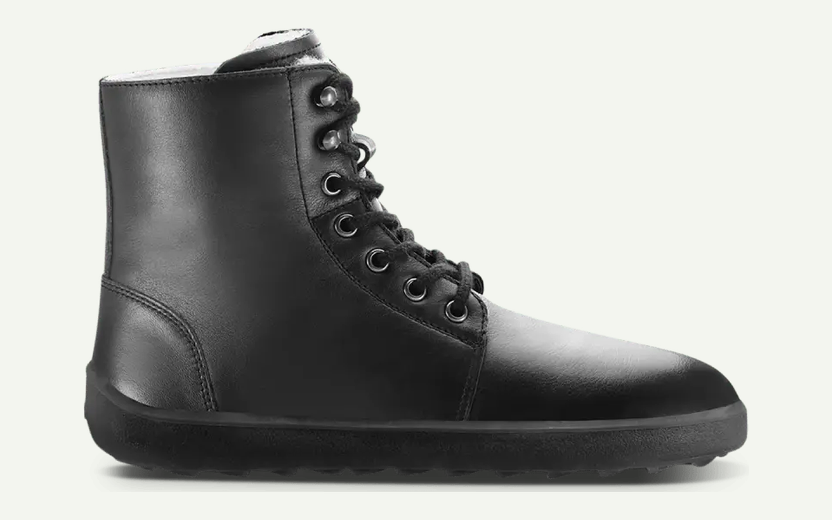 Be Lenka | Winter | Merino wool lined boots fotograferad från sidan med utpekade detaljer