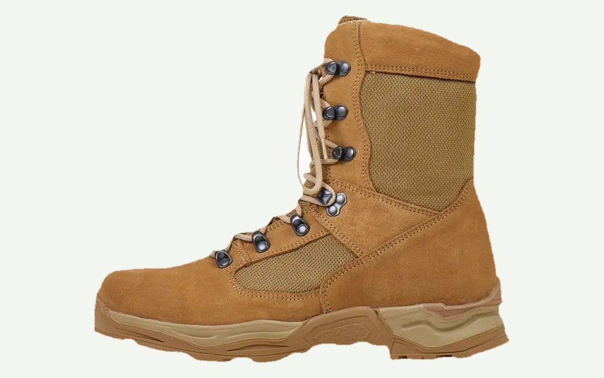 Samelin | Defender 583 | Latvian Army Boot fotograferad från sidan med utpekade detaljer